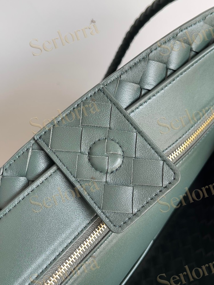 BOTTEGA VENETA ANDIAMO LARGE INTRECCIATO LEATHER TOTE