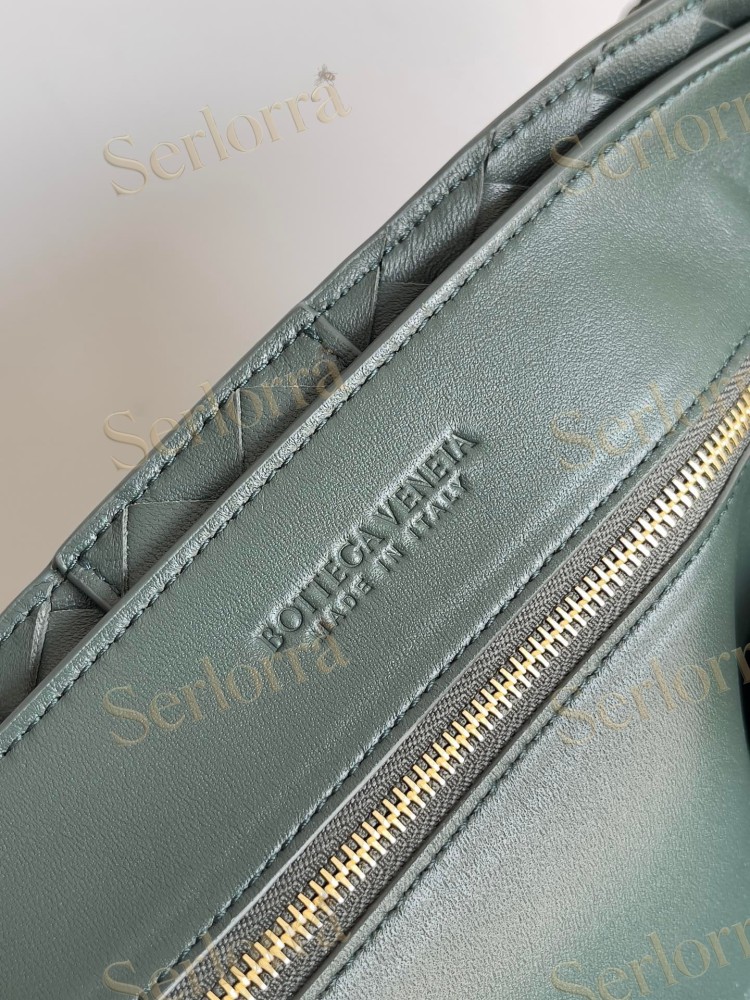 BOTTEGA VENETA ANDIAMO LARGE INTRECCIATO LEATHER TOTE