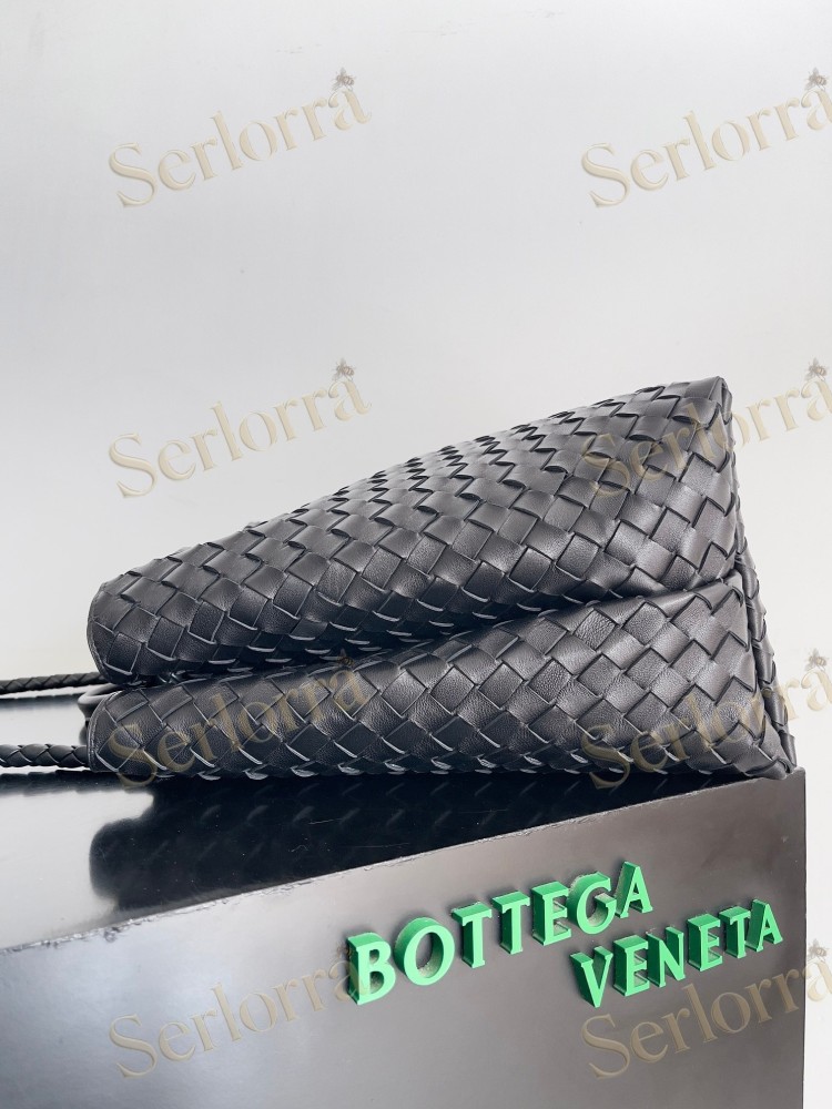 BOTTEGA VENETA ANDIAMO LARGE INTRECCIATO LEATHER TOTE