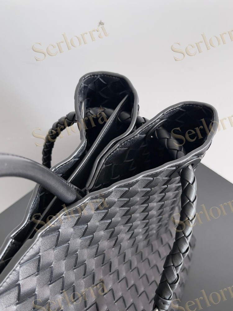 BOTTEGA VENETA ANDIAMO LARGE INTRECCIATO LEATHER TOTE