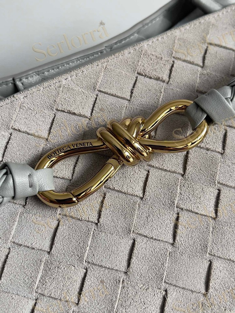 BOTTEGA VENETA ANDIAMO LARGE INTRECCIATO LEATHER TOTE