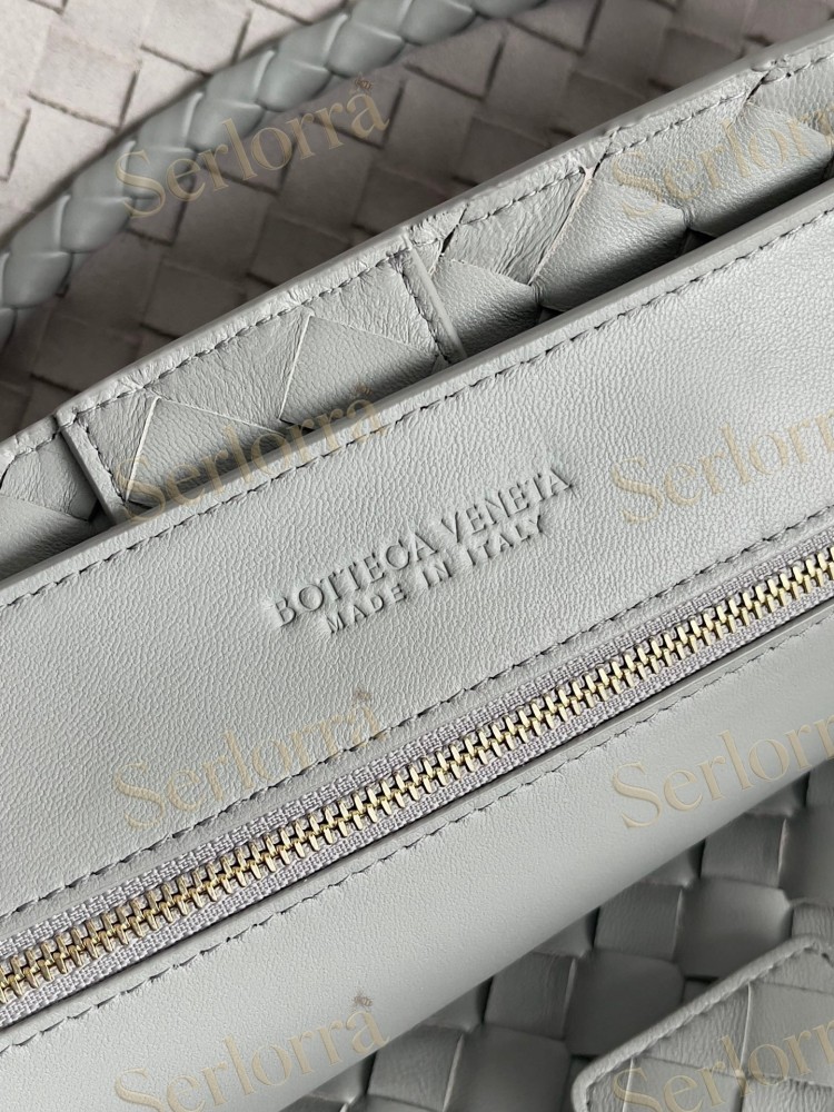 BOTTEGA VENETA ANDIAMO LARGE INTRECCIATO LEATHER TOTE