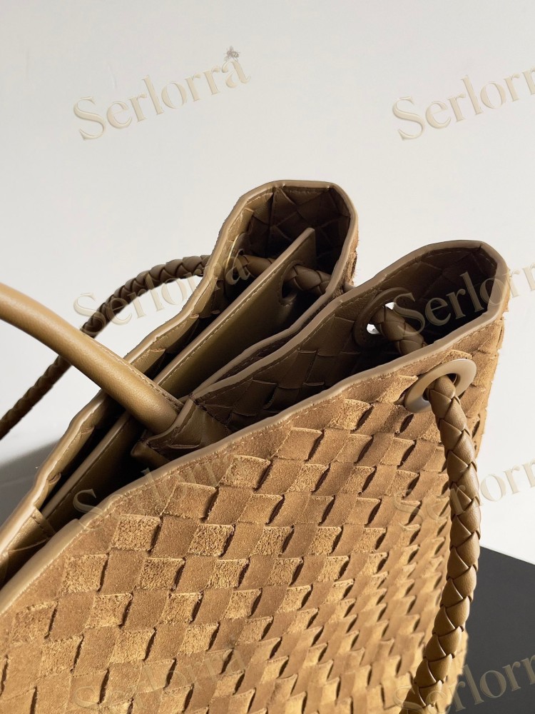 BOTTEGA VENETA ANDIAMO LARGE INTRECCIATO LEATHER TOTE