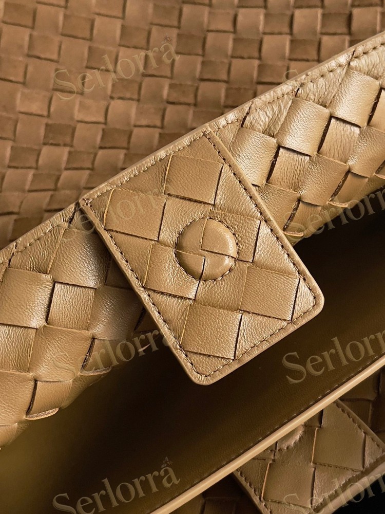 BOTTEGA VENETA ANDIAMO LARGE INTRECCIATO LEATHER TOTE