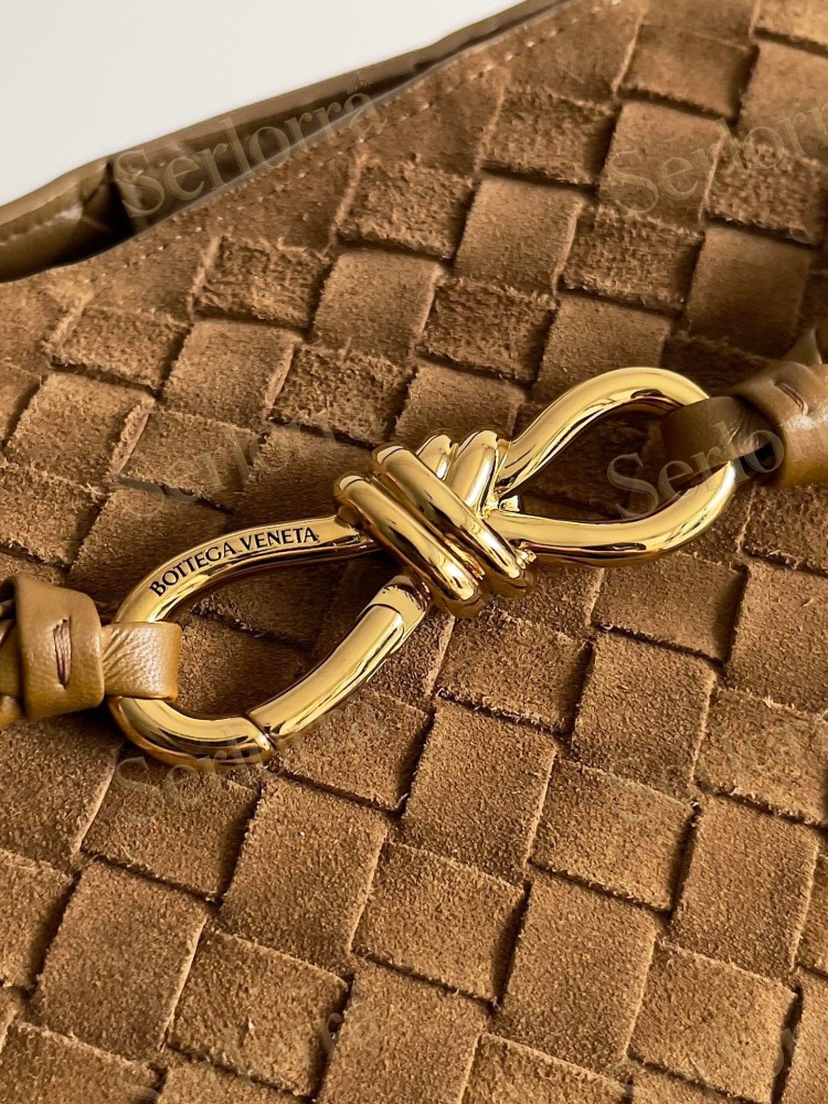 BOTTEGA VENETA ANDIAMO LARGE INTRECCIATO LEATHER TOTE