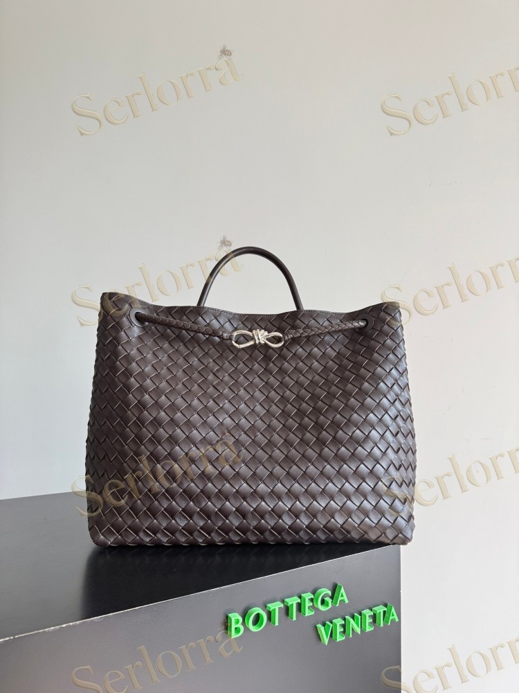 BOTTEGA VENETA ANDIAMO LARGE INTRECCIATO LEATHER TOTE