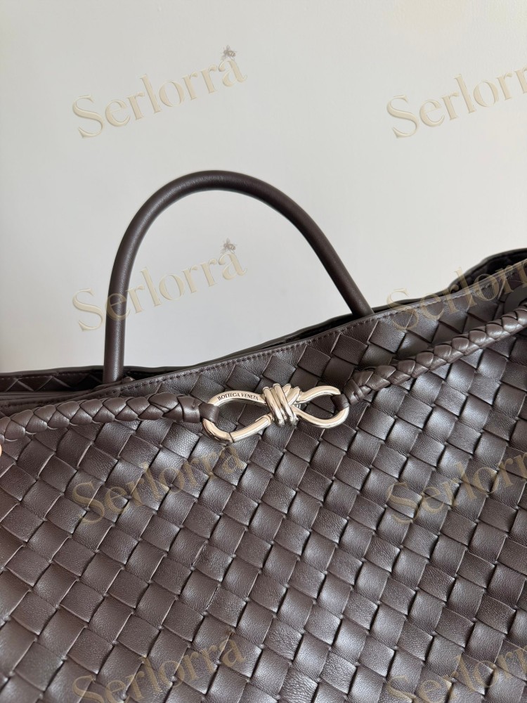 BOTTEGA VENETA ANDIAMO LARGE INTRECCIATO LEATHER TOTE