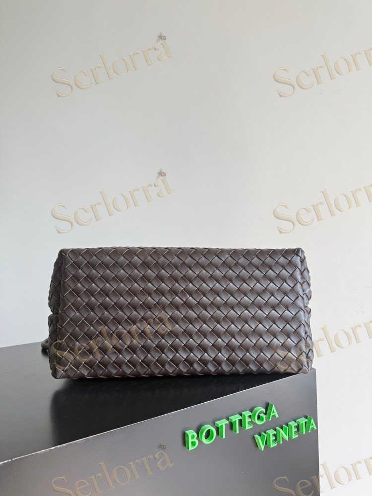BOTTEGA VENETA ANDIAMO LARGE INTRECCIATO LEATHER TOTE