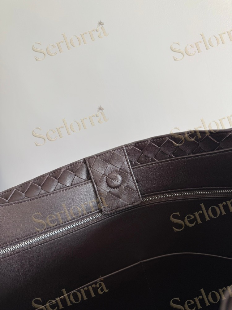 BOTTEGA VENETA ANDIAMO LARGE INTRECCIATO LEATHER TOTE
