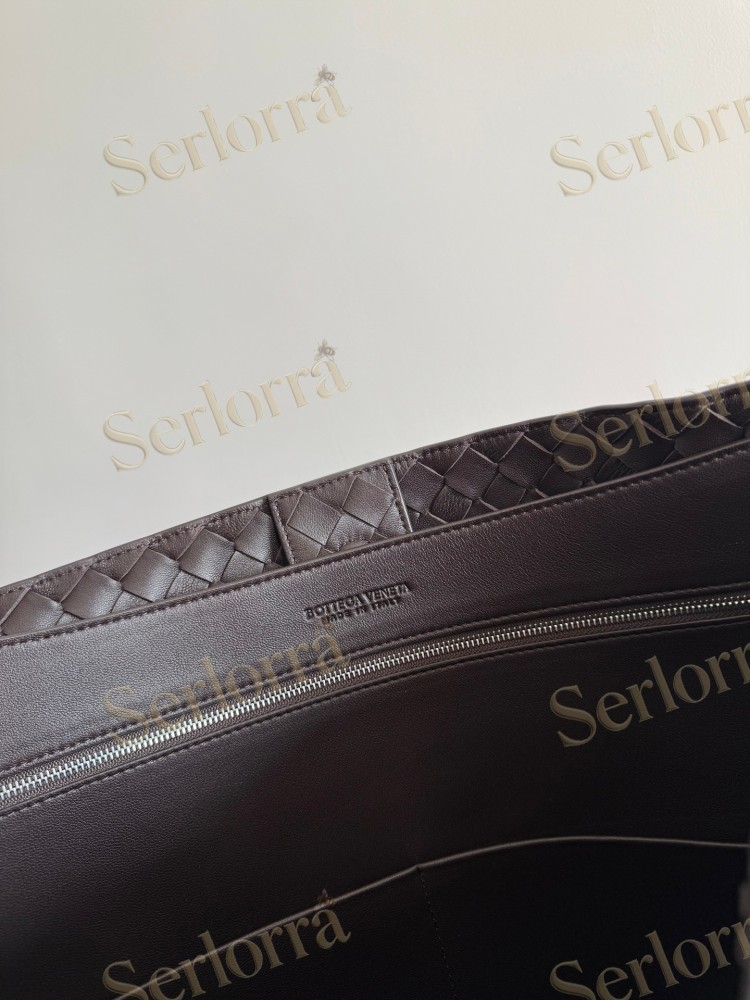 BOTTEGA VENETA ANDIAMO LARGE INTRECCIATO LEATHER TOTE