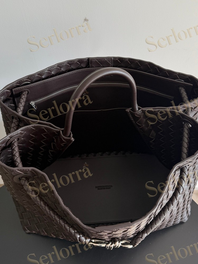 BOTTEGA VENETA ANDIAMO LARGE INTRECCIATO LEATHER TOTE