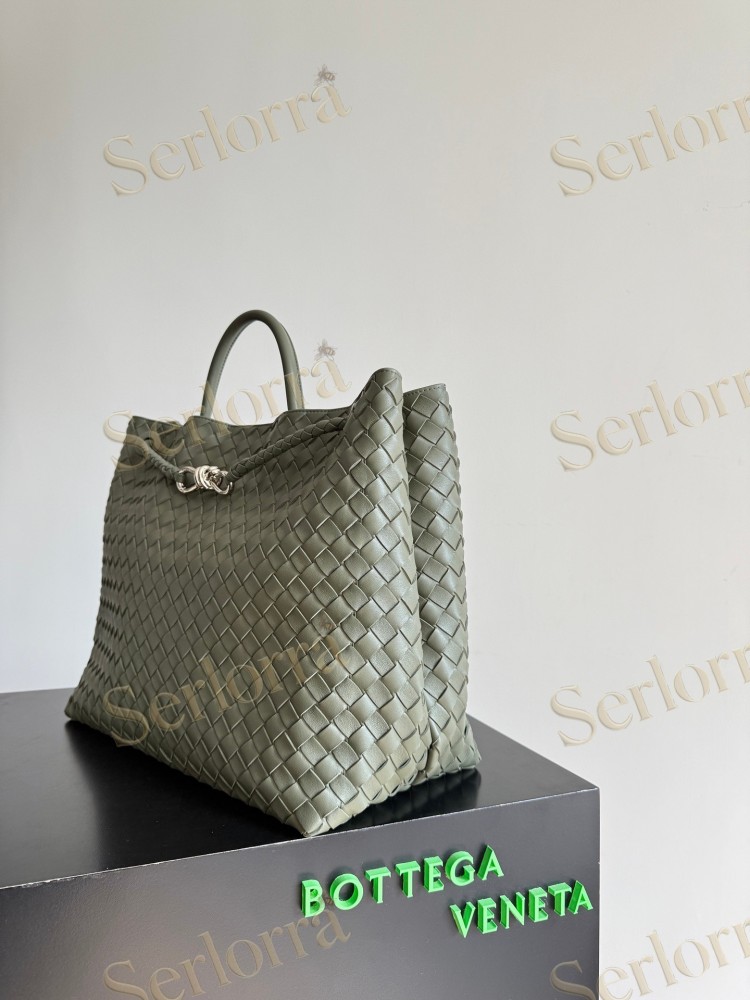BOTTEGA VENETA ANDIAMO LARGE INTRECCIATO LEATHER TOTE