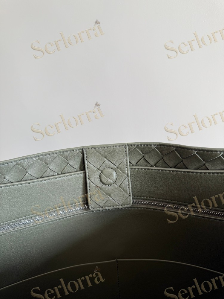 BOTTEGA VENETA ANDIAMO LARGE INTRECCIATO LEATHER TOTE