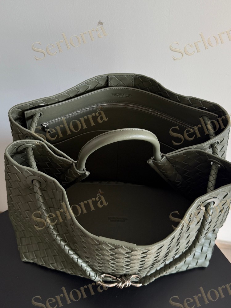 BOTTEGA VENETA ANDIAMO LARGE INTRECCIATO LEATHER TOTE