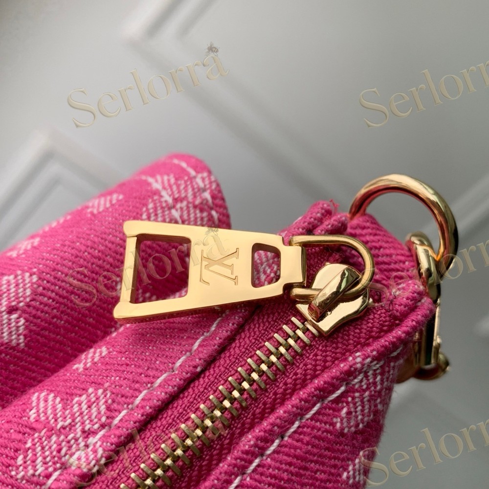 LOUIS VUITTON POCHETTE ACCESSORIES CARGO