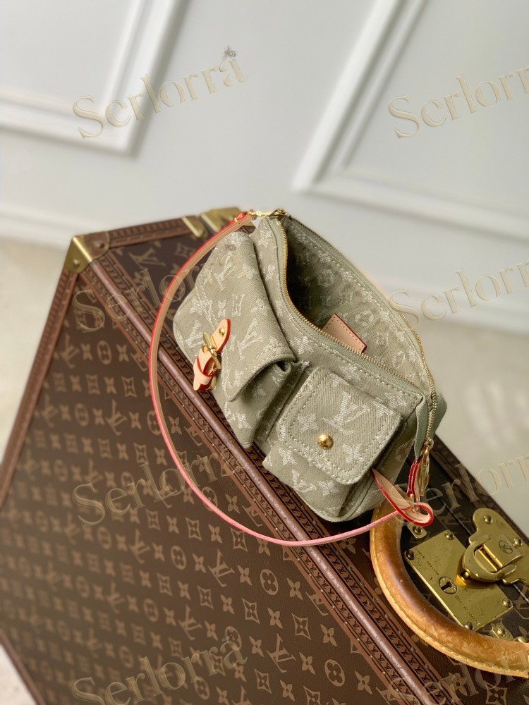 LOUIS VUITTON POCHETTE ACCESSORIES CARGO