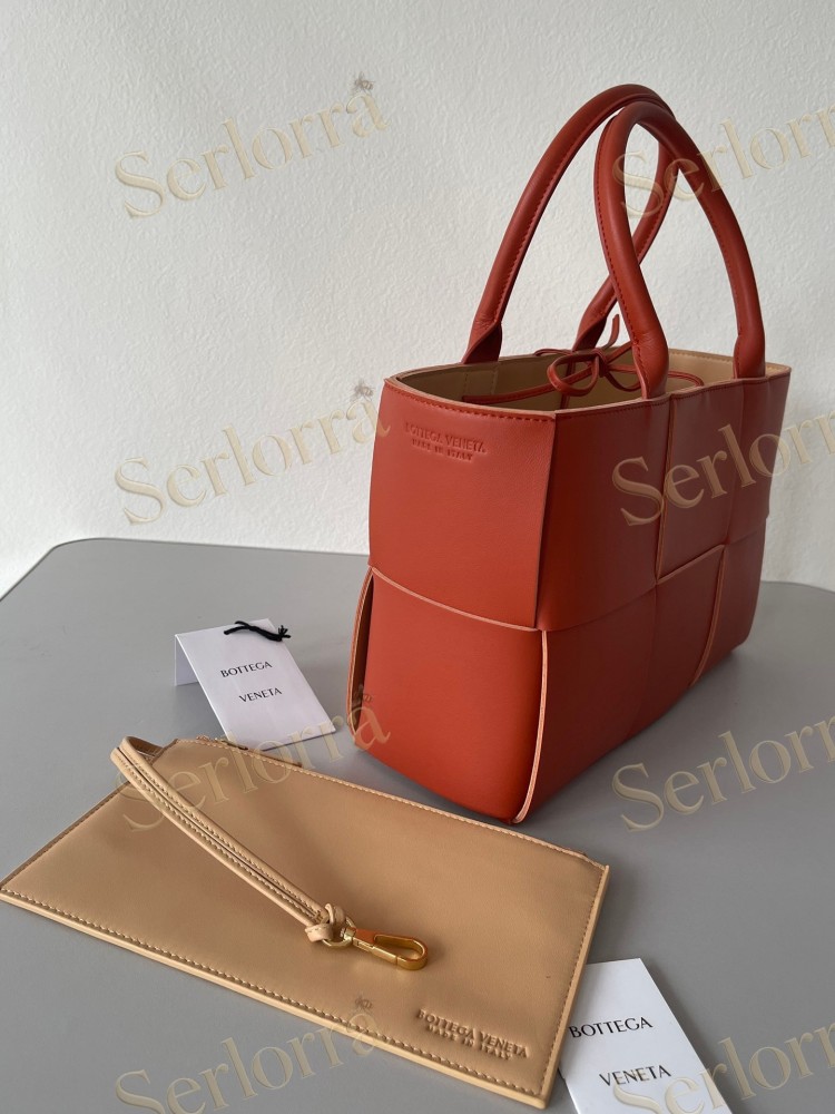 BOTTEGA VENETA SMALL ARCO TOTE