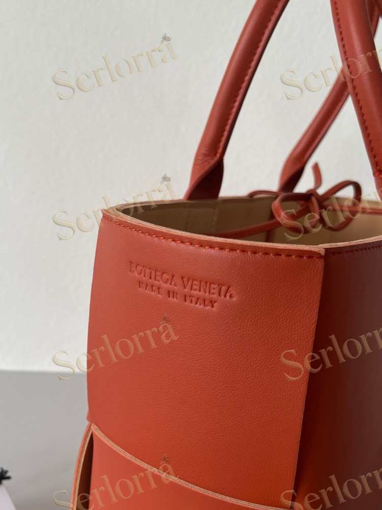 BOTTEGA VENETA SMALL ARCO TOTE