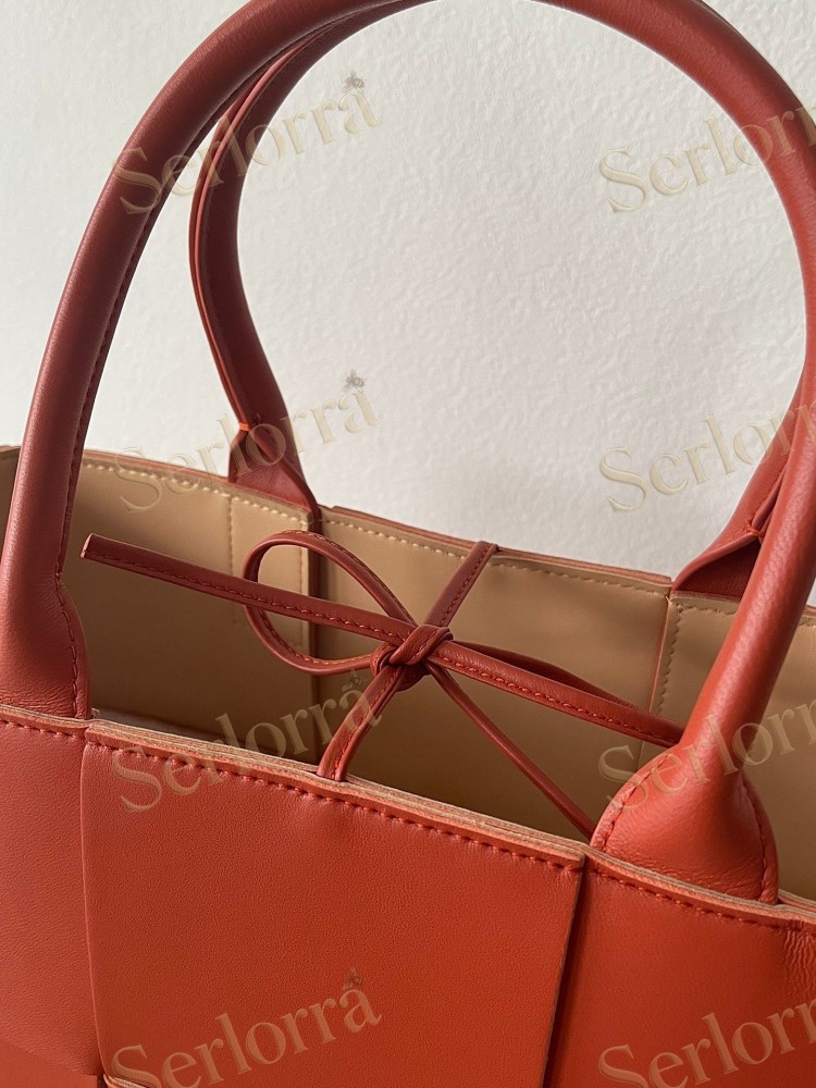 BOTTEGA VENETA SMALL ARCO TOTE
