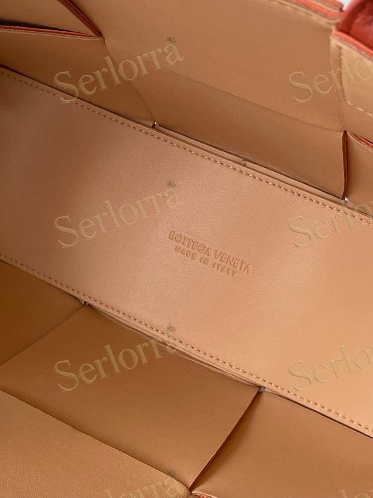 BOTTEGA VENETA SMALL ARCO TOTE