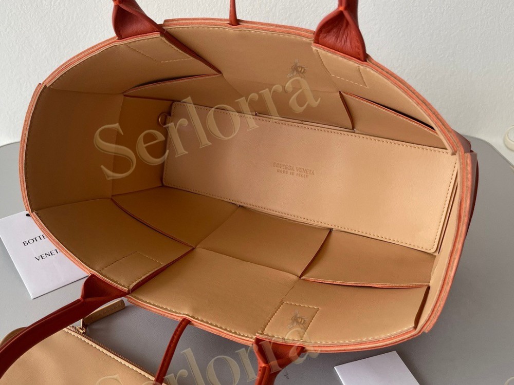 BOTTEGA VENETA SMALL ARCO TOTE