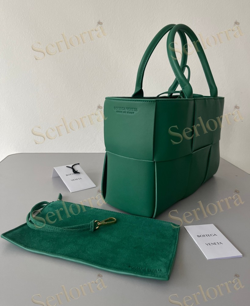 BOTTEGA VENETA SMALL ARCO TOTE
