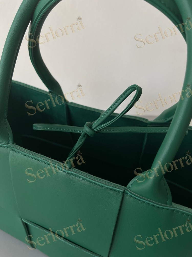 BOTTEGA VENETA SMALL ARCO TOTE