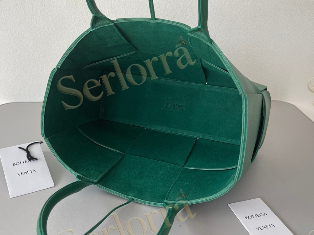 BOTTEGA VENETA SMALL ARCO TOTE