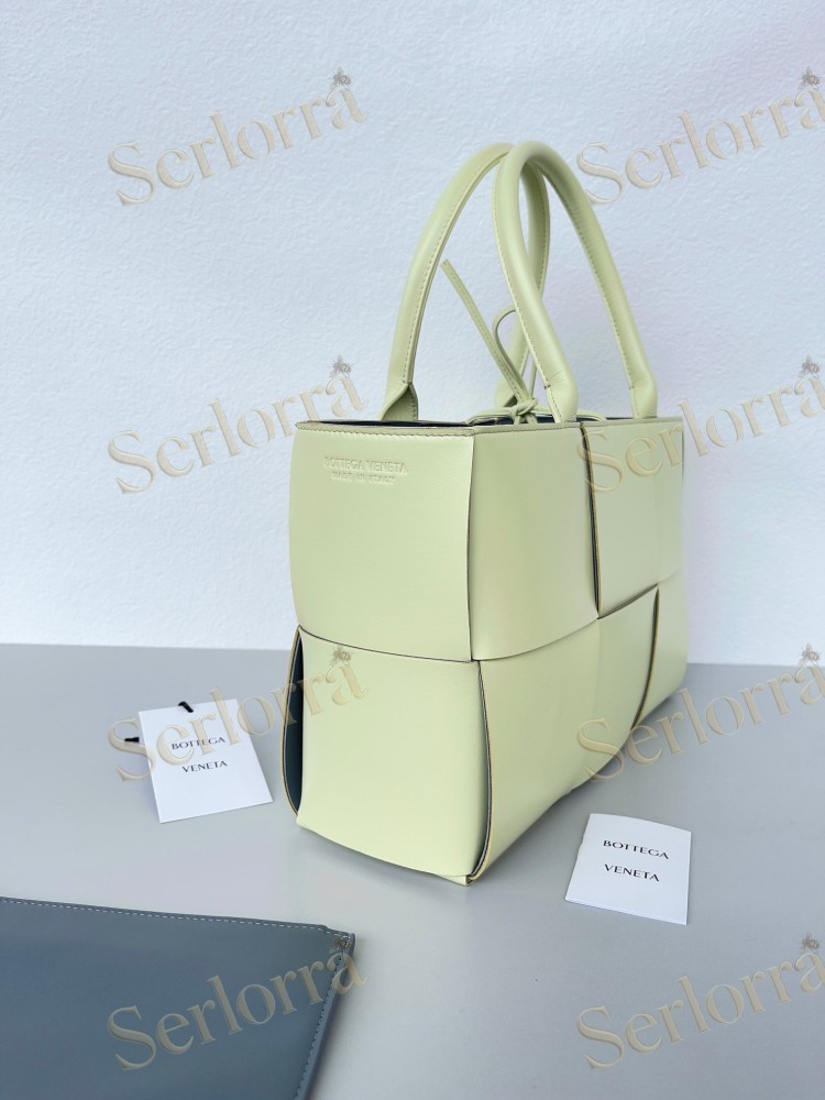 BOTTEGA VENETA SMALL ARCO TOTE