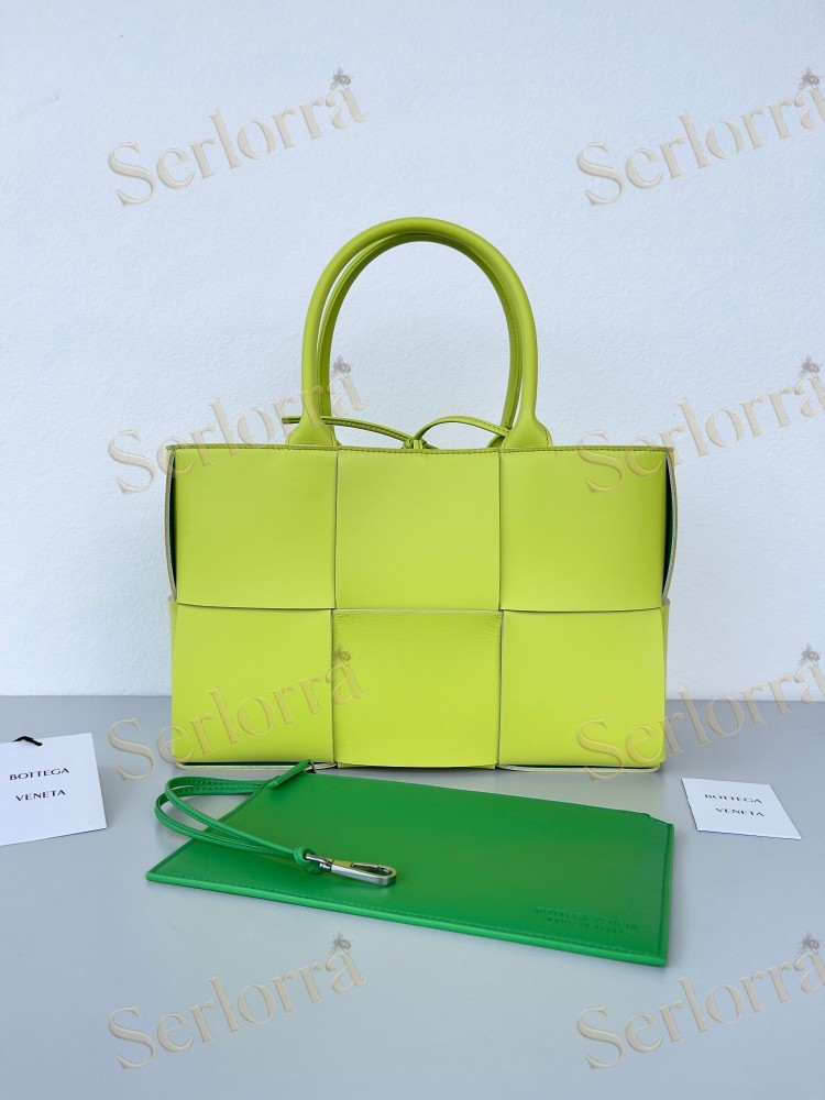 BOTTEGA VENETA SMALL ARCO TOTE