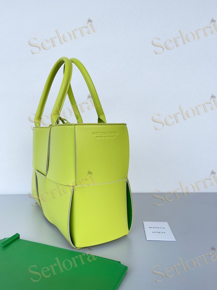 BOTTEGA VENETA SMALL ARCO TOTE
