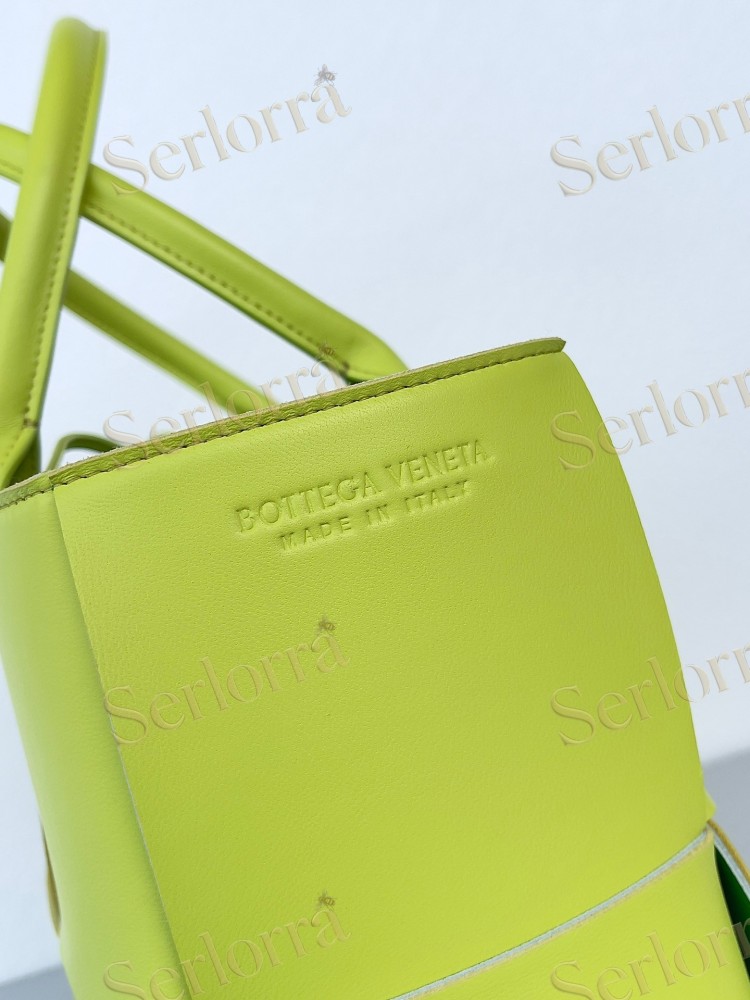 BOTTEGA VENETA SMALL ARCO TOTE