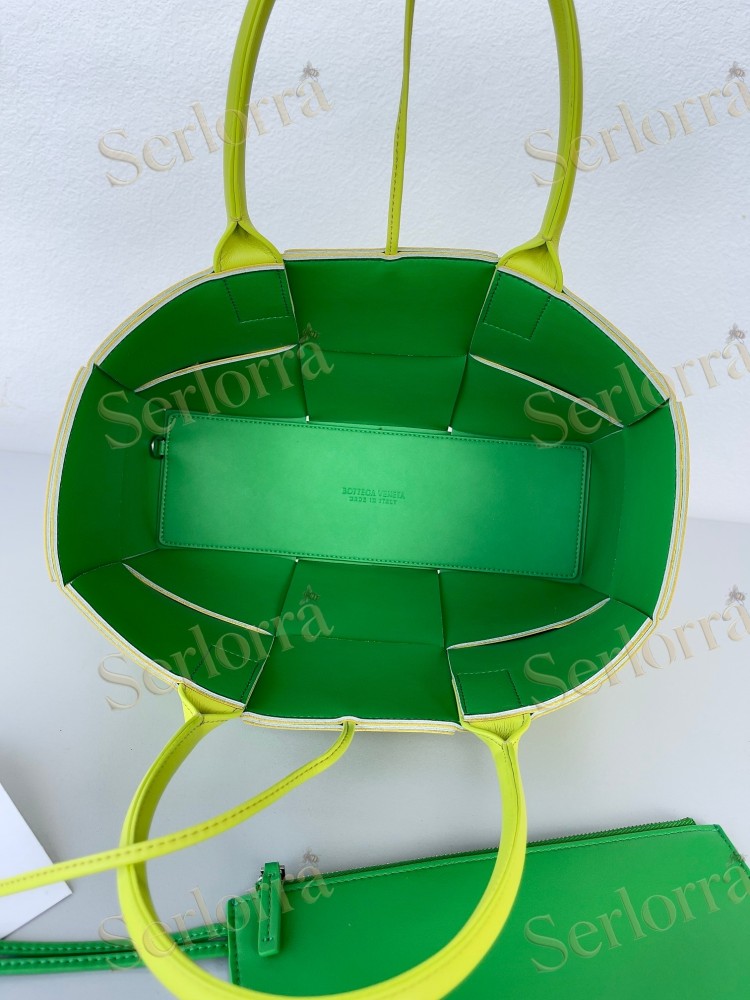 BOTTEGA VENETA SMALL ARCO TOTE