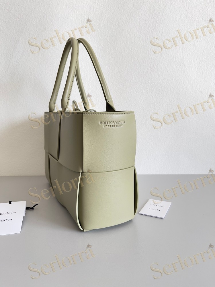 BOTTEGA VENETA SMALL ARCO TOTE