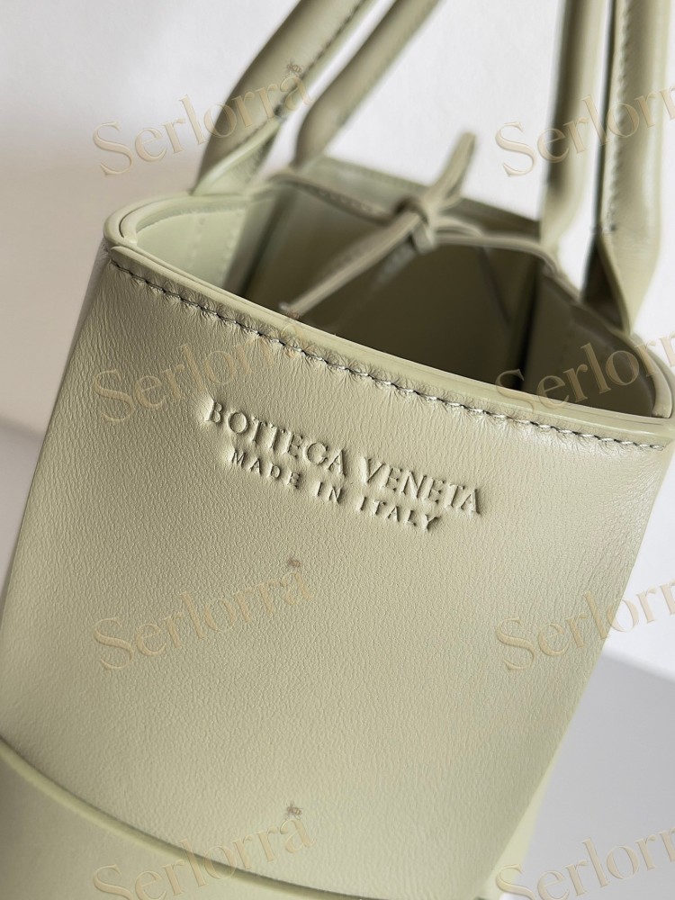 BOTTEGA VENETA SMALL ARCO TOTE