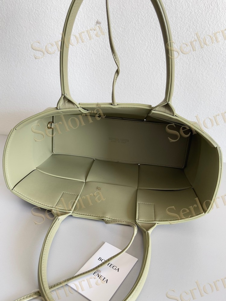 BOTTEGA VENETA SMALL ARCO TOTE