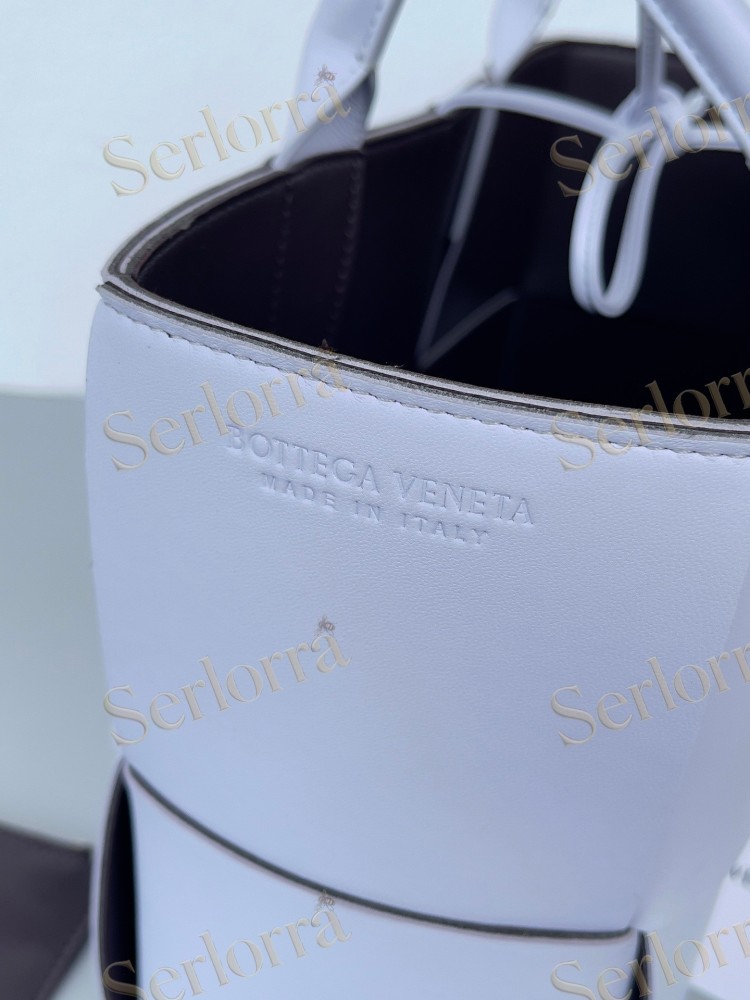 BOTTEGA VENETA SMALL ARCO TOTE