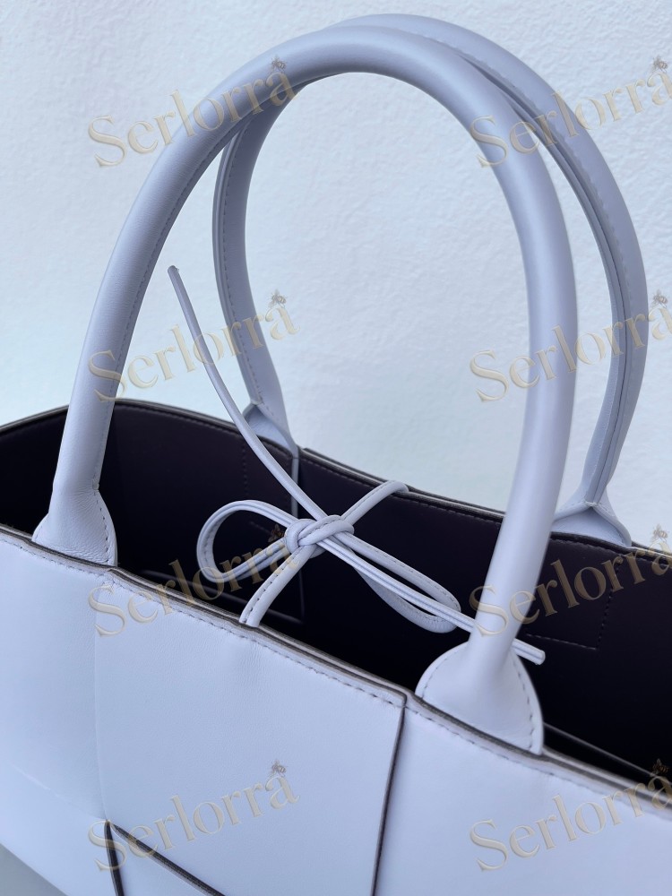 BOTTEGA VENETA SMALL ARCO TOTE