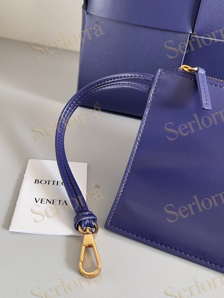 BOTTEGA VENETA SMALL ARCO TOTE