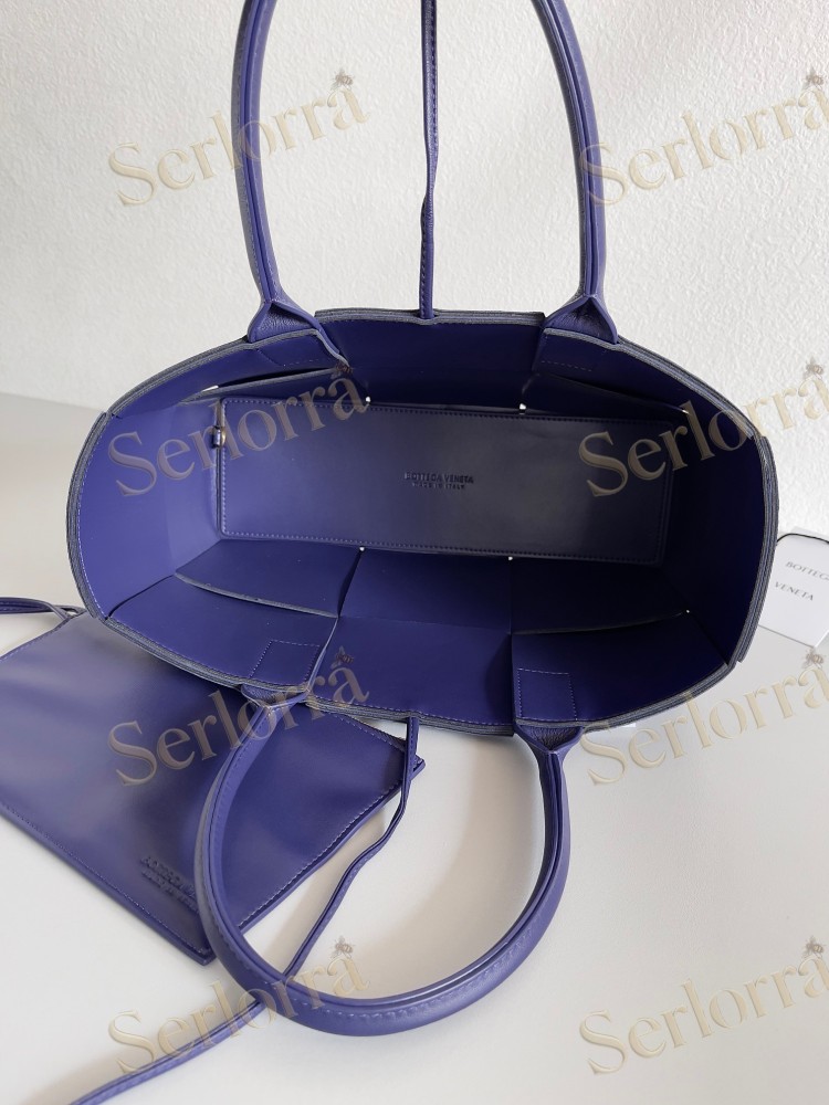 BOTTEGA VENETA SMALL ARCO TOTE