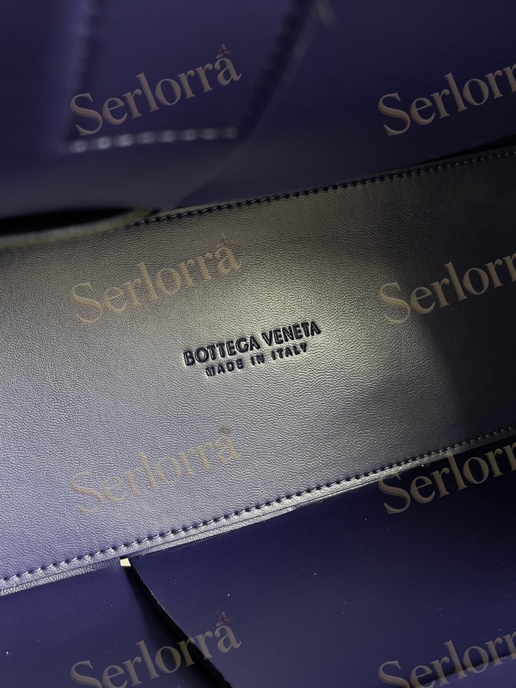 BOTTEGA VENETA SMALL ARCO TOTE