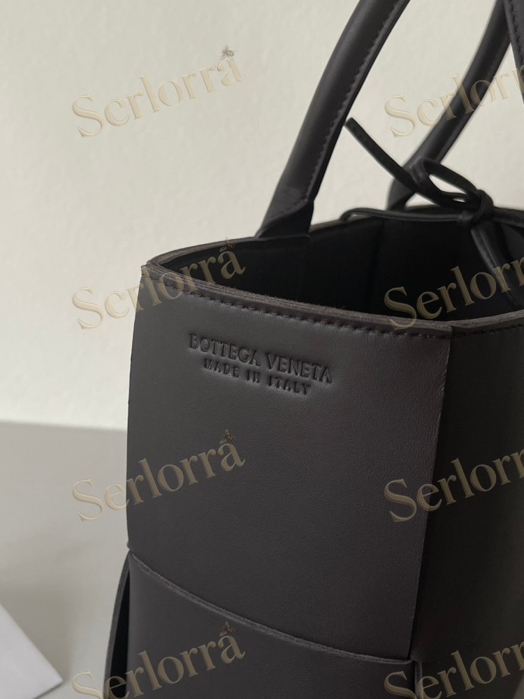 BOTTEGA VENETA SMALL ARCO TOTE