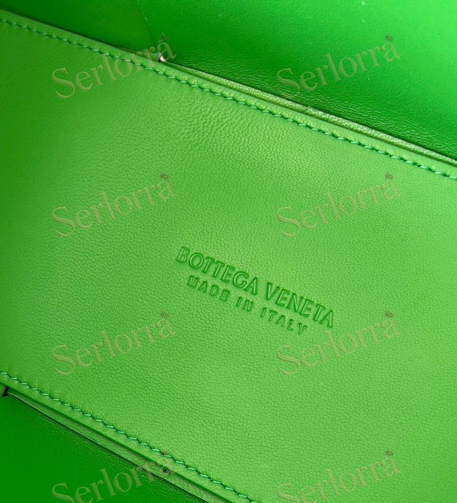 BOTTEGA VENETA SMALL ARCO TOTE