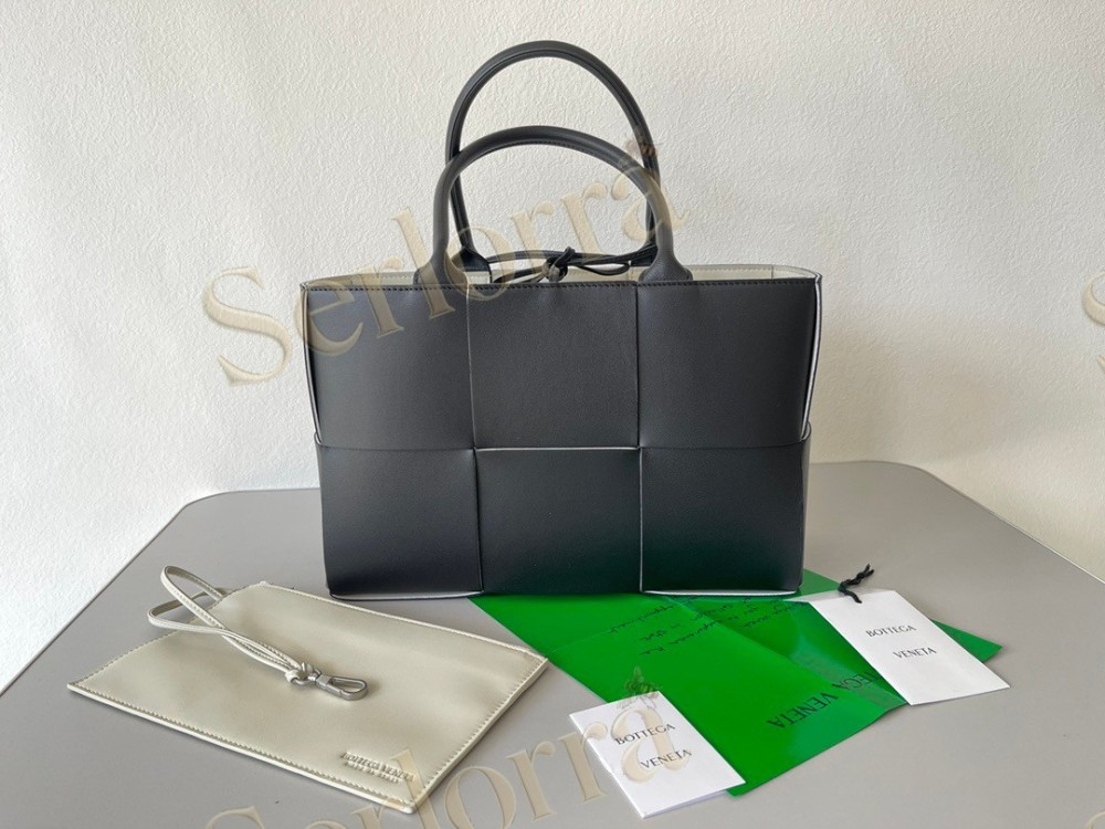BOTTEGA VENETA SMALL ARCO TOTE