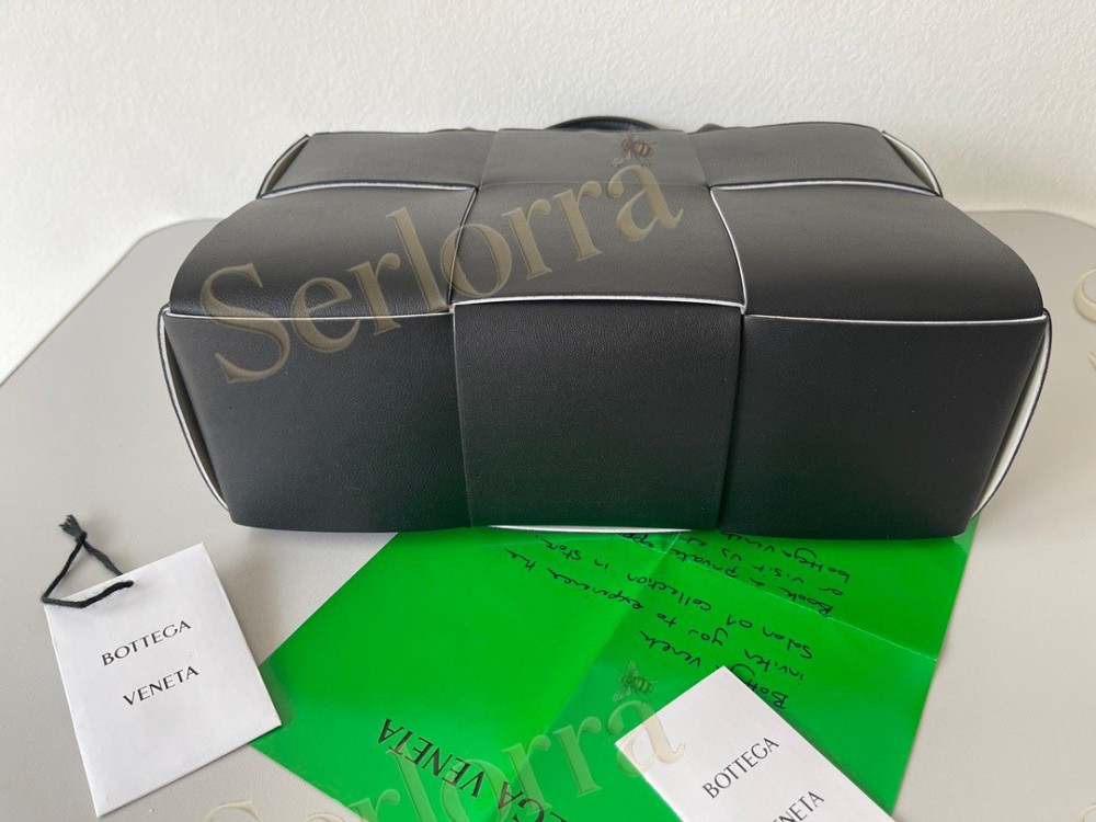 BOTTEGA VENETA SMALL ARCO TOTE