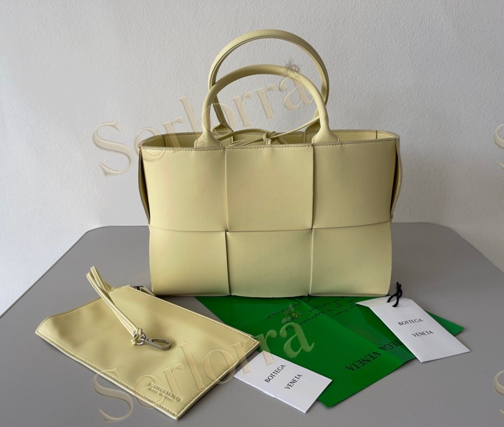 BOTTEGA VENETA SMALL ARCO TOTE