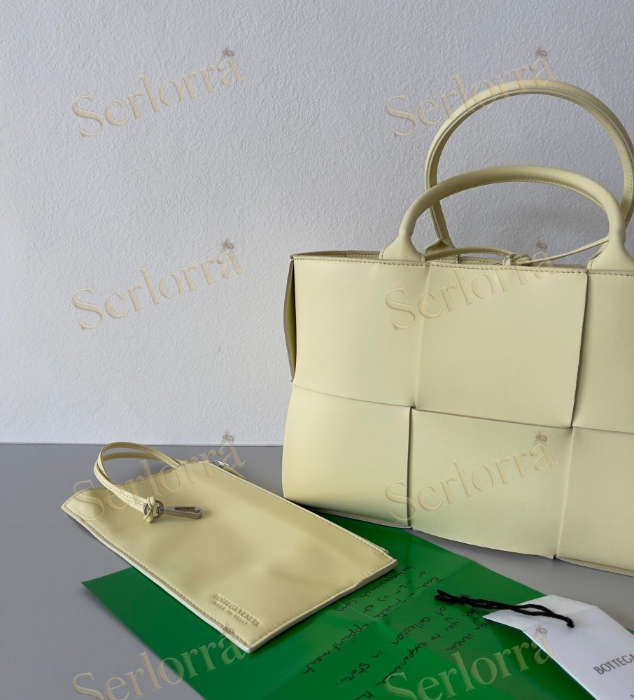 BOTTEGA VENETA SMALL ARCO TOTE