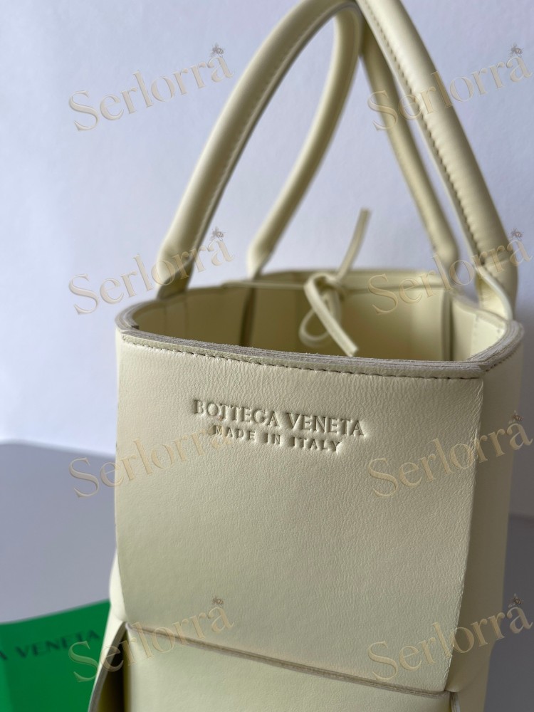 BOTTEGA VENETA SMALL ARCO TOTE