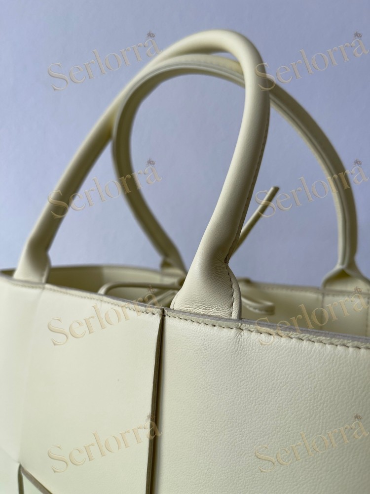 BOTTEGA VENETA SMALL ARCO TOTE
