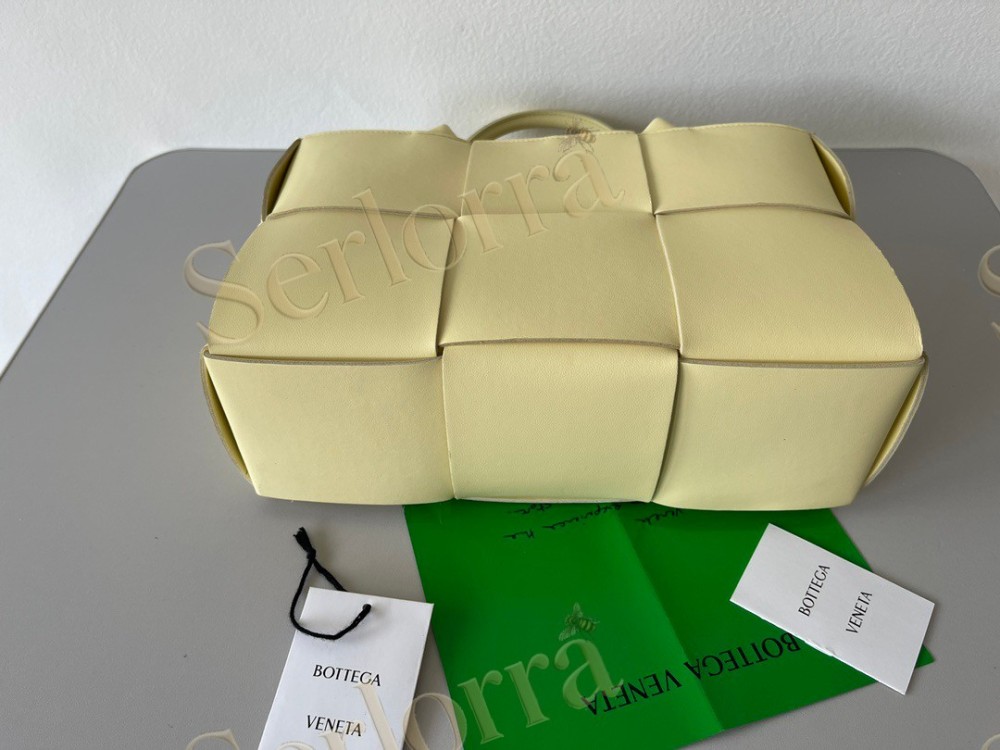 BOTTEGA VENETA SMALL ARCO TOTE